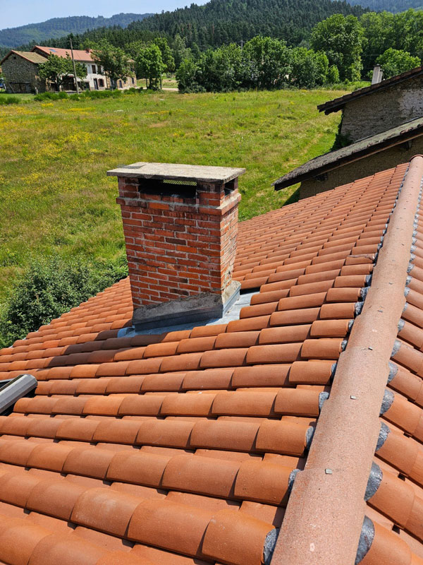 Nettoyage de toiture sur tuiles béton Redland Sur Saint-Médard en